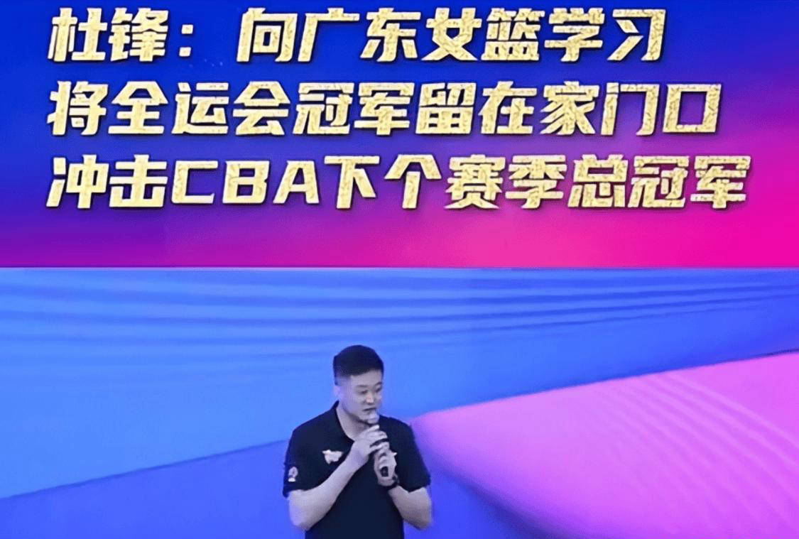 败北引发热议！，阿扎伦卡在DWG比赛中持续失利引发球迷热议的简单介绍
